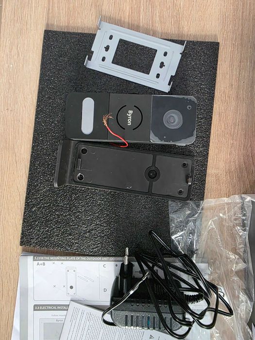 Sistem de interfon video cu 2 fire și ecran tactil de 7 inci