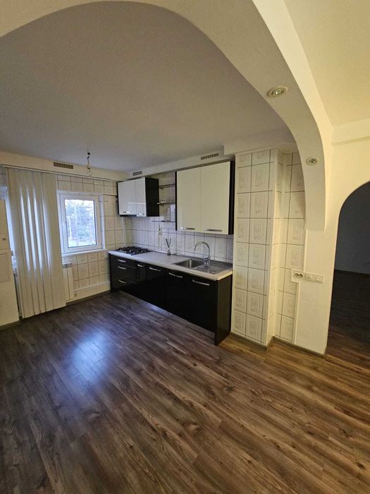 Vânzare apartament 4 camere