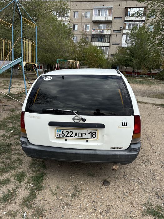 Nissan Avenir 1998 года