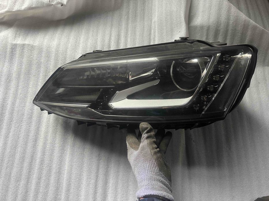 Vw Jetta Ляв Фар Завиващ 5C7941751E