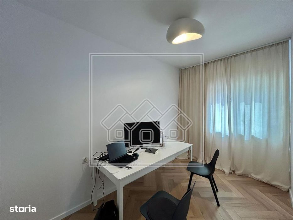 Apartament 3 camere, balcon, etaj 1, parcare - Zona Turnisor