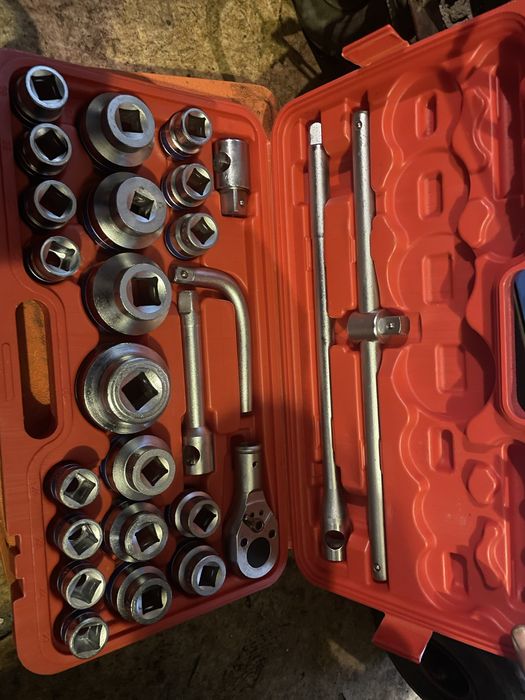 Продавам инструменти