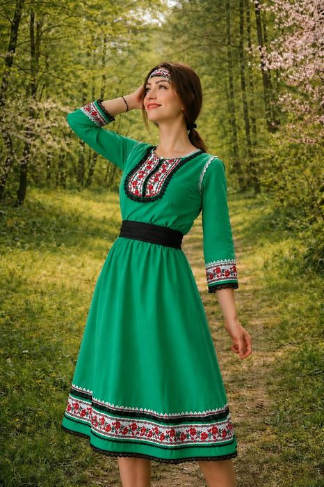 Дамски рокли с народни мотиви