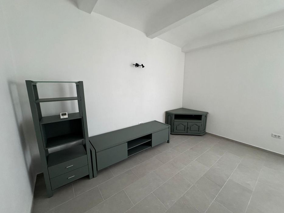 3 camere de inchiriat la curte privata Sanpetru