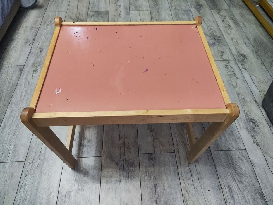 Стол и стулья детские