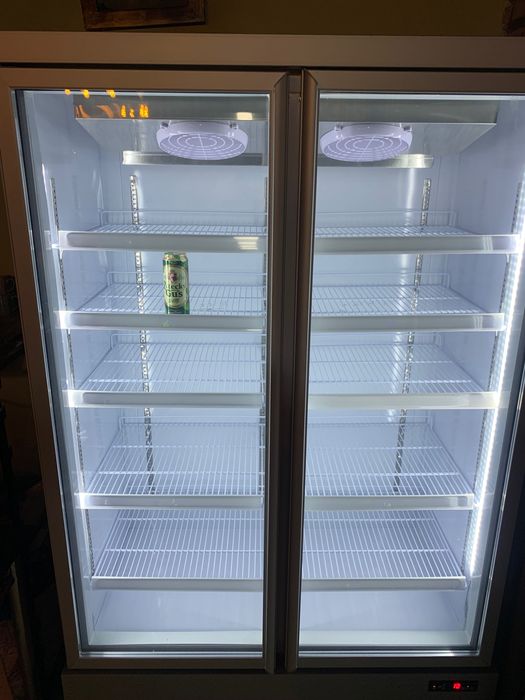 Продается кондитерский холодильник