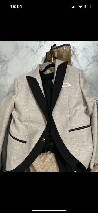 Costum bărbătesc deosebit