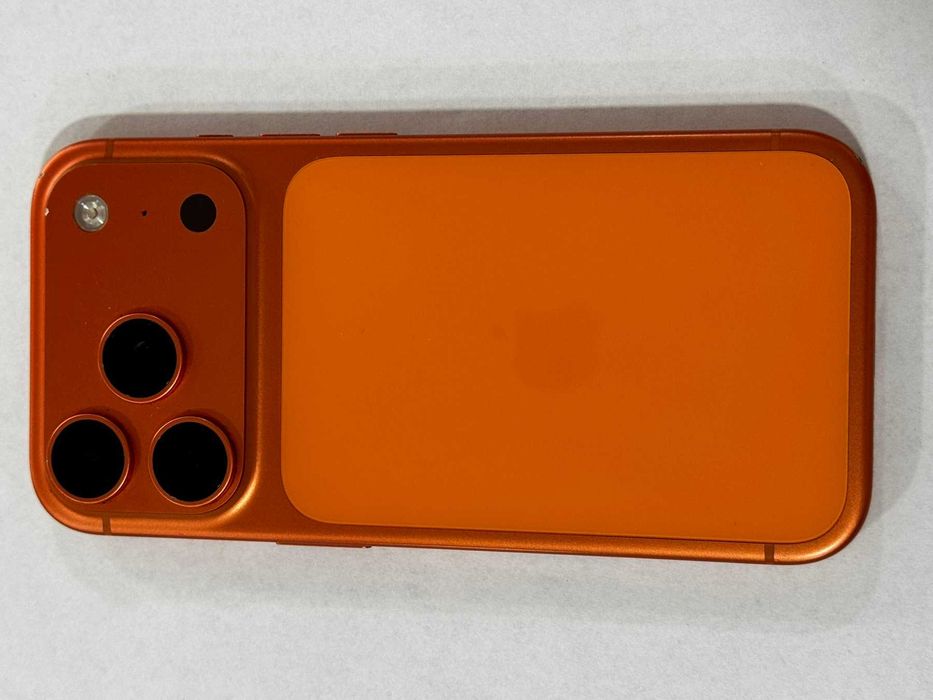 iPhone 17 Pro Cosmic Orange