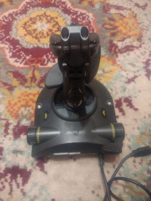 Vând  manetă Saitek CYBORG 3D USB