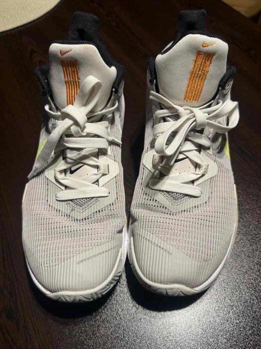 Продавам запазени маратонки Nike