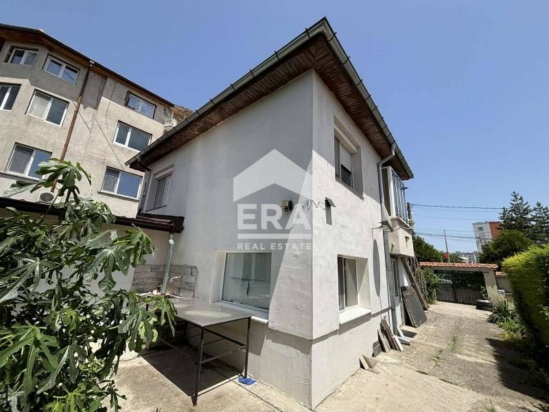 Продава се Къща в Хасково, Дружба 1 - 230 кв.м за 860 €/кв.м - Снимка #1