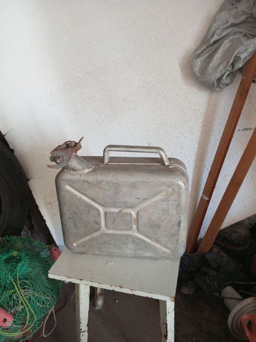 Продаются канистры в 3 мик