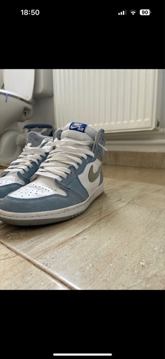 Nike Air Jordan 1 Retro High Hyper Royal Smoke Grey