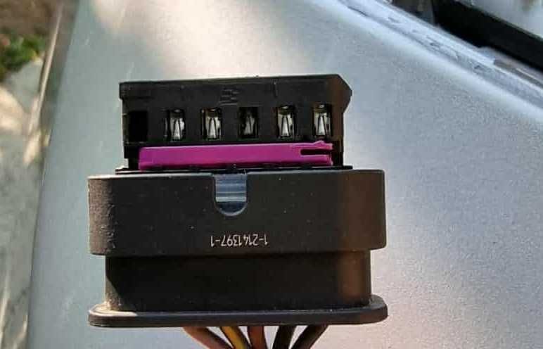 Mufa 6 pini BMW - Stop Spate - soclu - F20 Seria 1