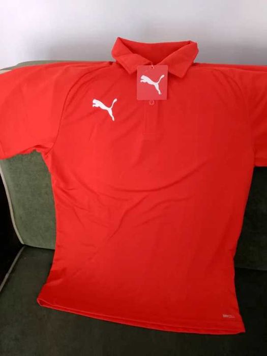 Tricou rosu pentru barbati.