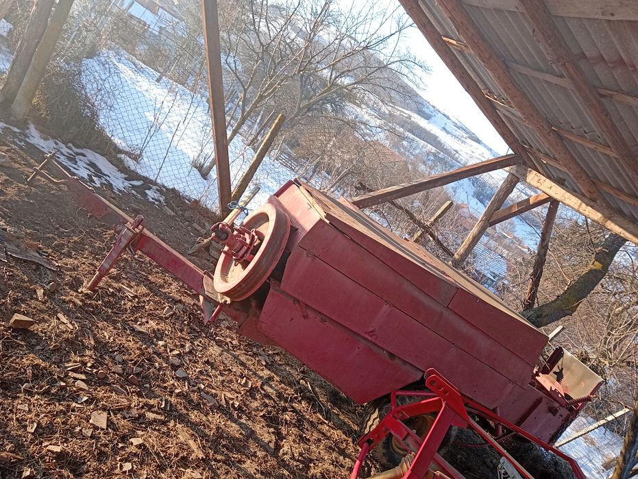 Vând presa de balotat