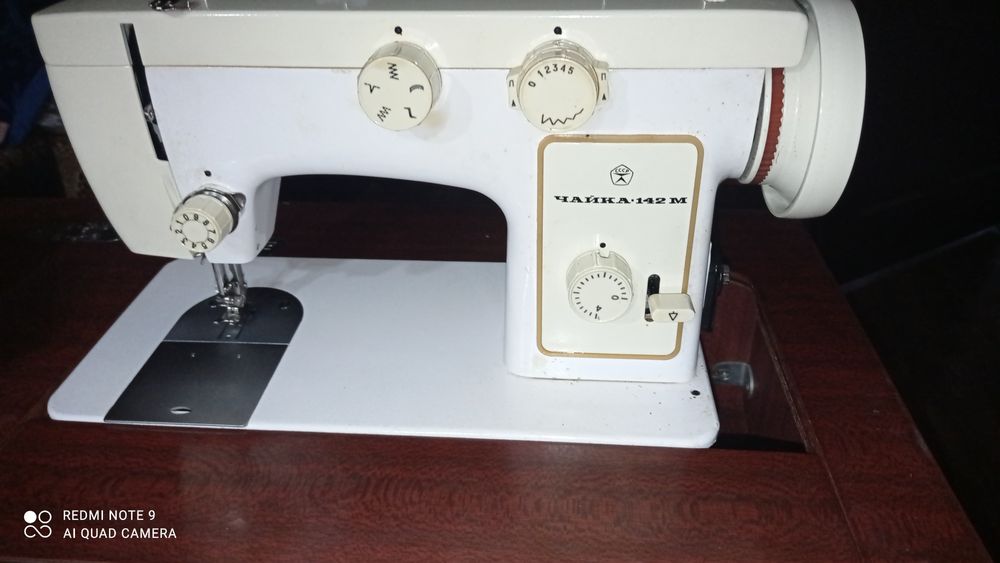 Продам швейную машину Чайка 142М