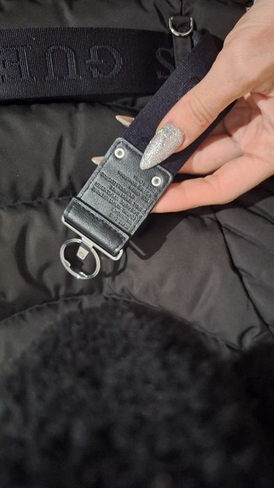 Guess страхотно яке !