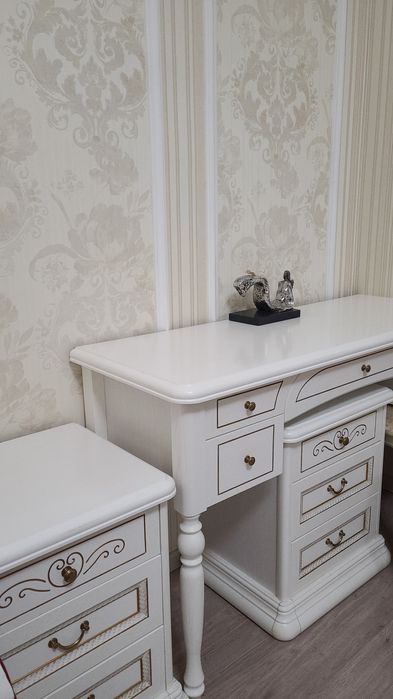 Дамский столик или Консоль
