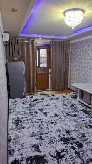 Срочна 1 хонали квартира ижарага берилади Микрарайонда