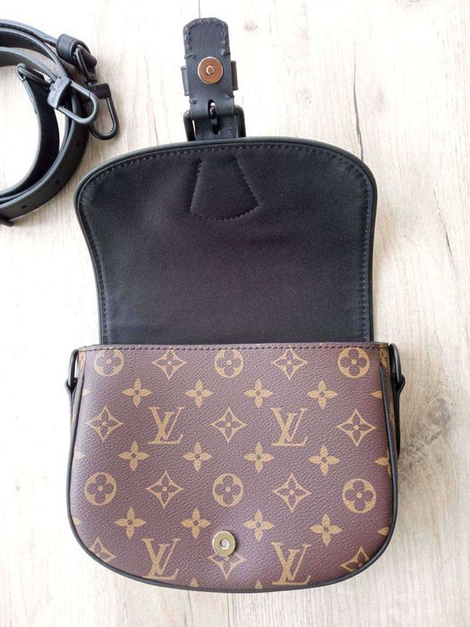 Geanta compacta Louis Vuitton crossbody Monogram cu curea din piele