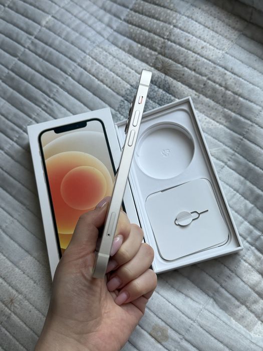 iPhone 12 128 GB белый