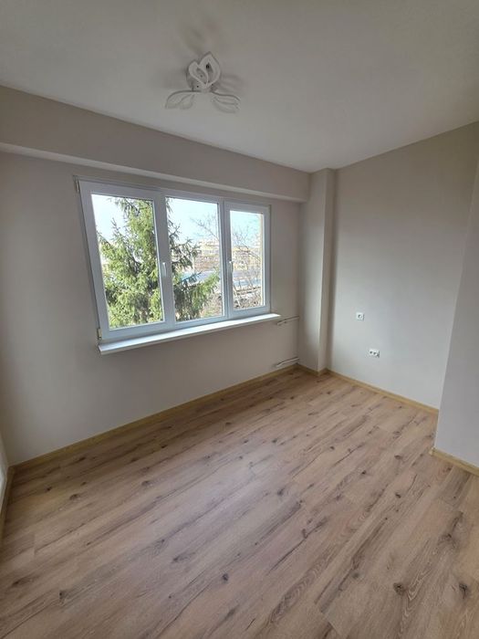 Ремонтиран тристаен апартамент в ж.к. Дружба 1!