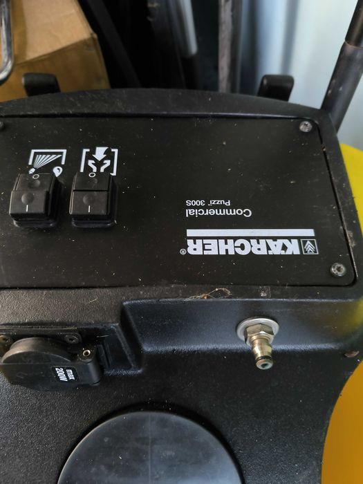Karcher Puzzi 300s Професионална машина за пране на килими