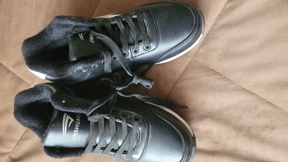 Распродажа демисезонных кроссовок