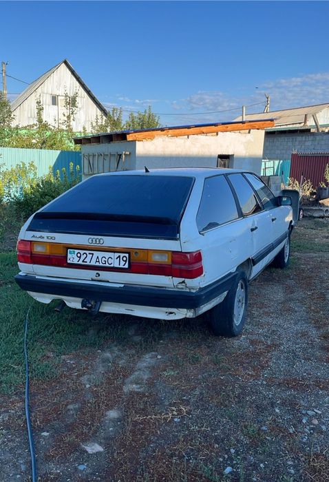 Машина Ауди Авант Универсал