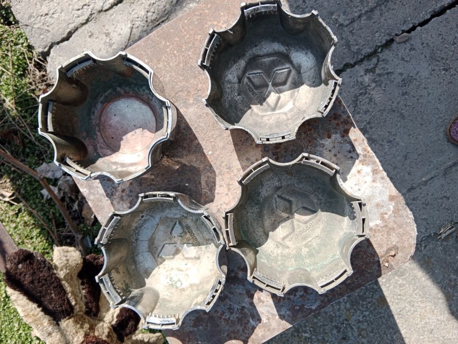 Колпаки на диски Mitsubishi