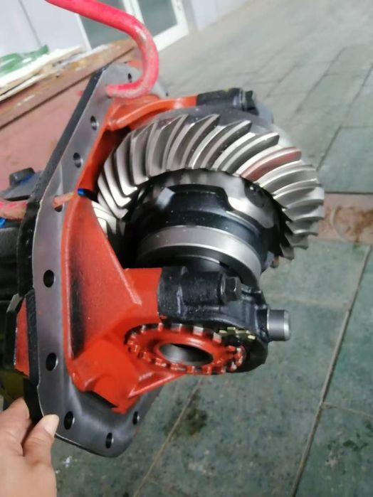 Редуктор среднего моста