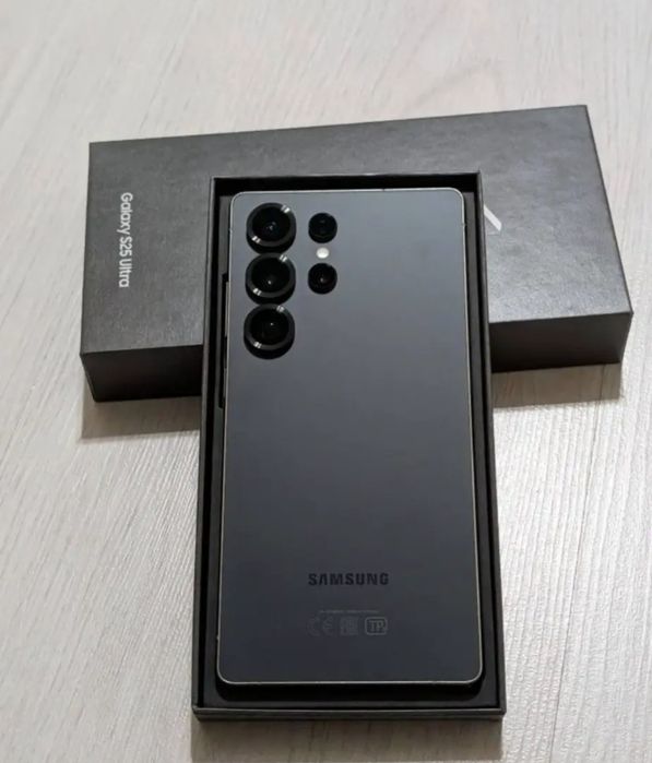 Samsung S25 ULTRA 256GB.