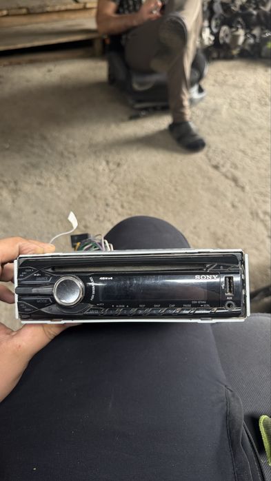 Магнитола sony оригинла и AUX USB и диск