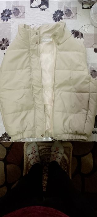 Желетка подростковая для девочек почти новая