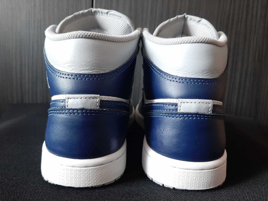 Air Jordan 1 Mid Wolf Grey Midnight Navy