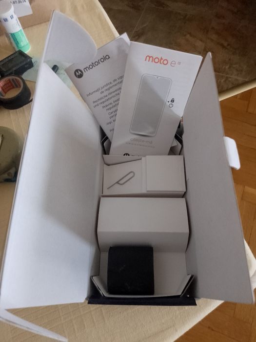 Телефон Моторола е13