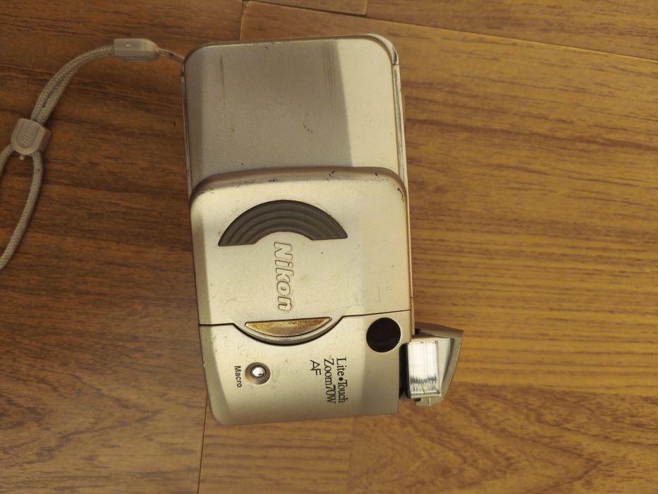 Camera foto vintage Nikon Lite Touch Zoom 70W AF funcțională