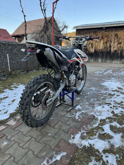 Motocicleta Beta RE125 4T