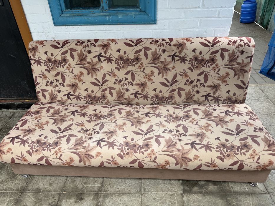 Диван со спинками