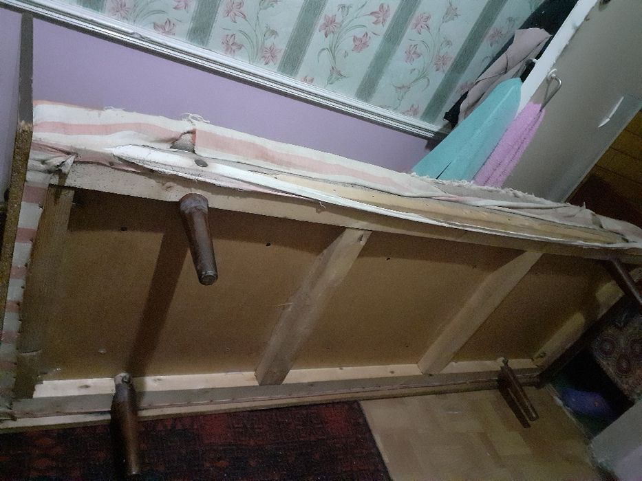 Диван кровать старый