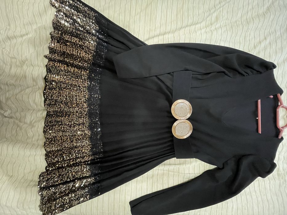 Rochie neagra cu paiete