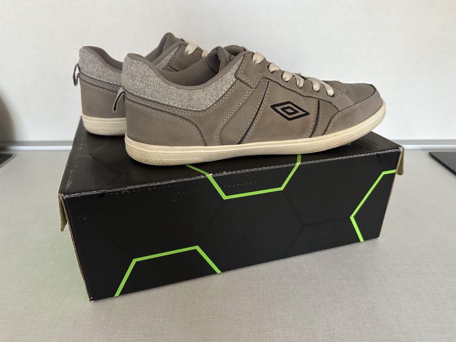 Мъжки маратонки UMBRO 42 номер обувки,сникърси