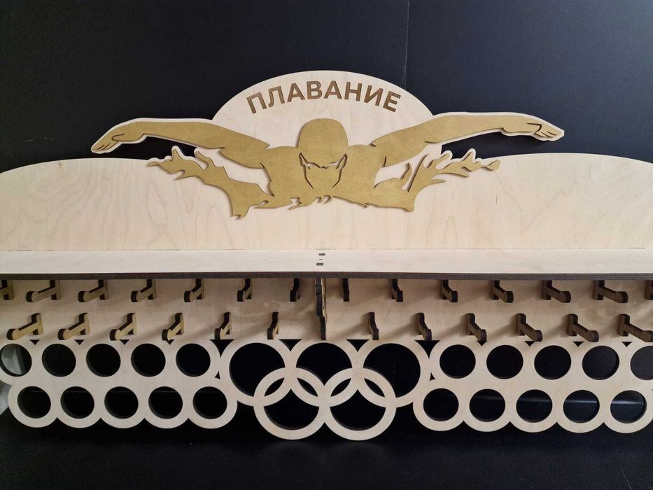 Медальница из дерева