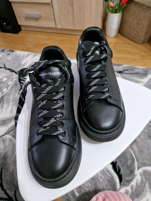 Adidași Alexander McQueen