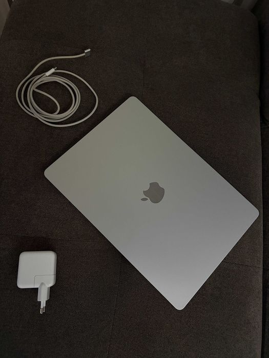 Apple Macbook Air 15 M3 24 GB Ram 512 Disk Гаранция към Apple