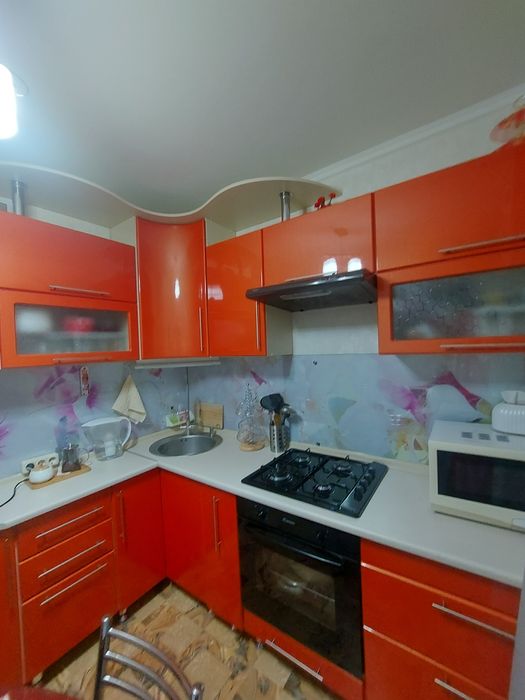 Продаётся кухонный угловой гарнитур