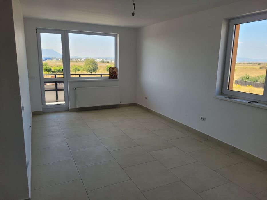 De vanzare apartament 3 camere tractorul