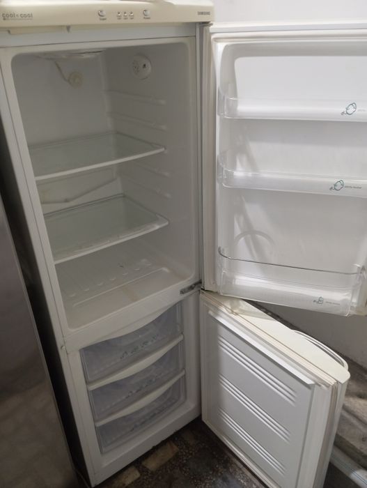 Рабочий холодильник Самсунг