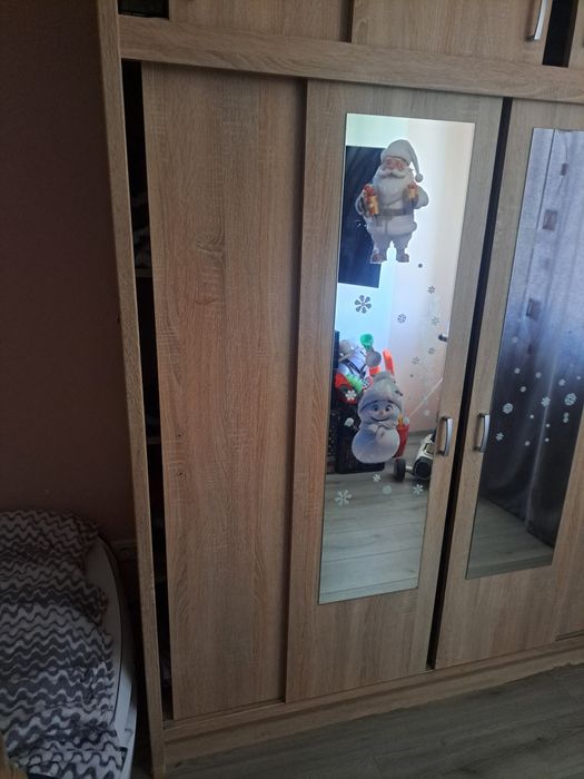 Dulap cu usi culisante